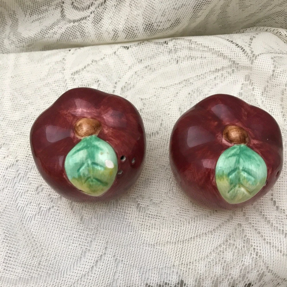 Ceramic Apple Salt and Pepper Shakers,‎ Apple Shaped Fruit Kitchen Decoration - Picture 2 of 6